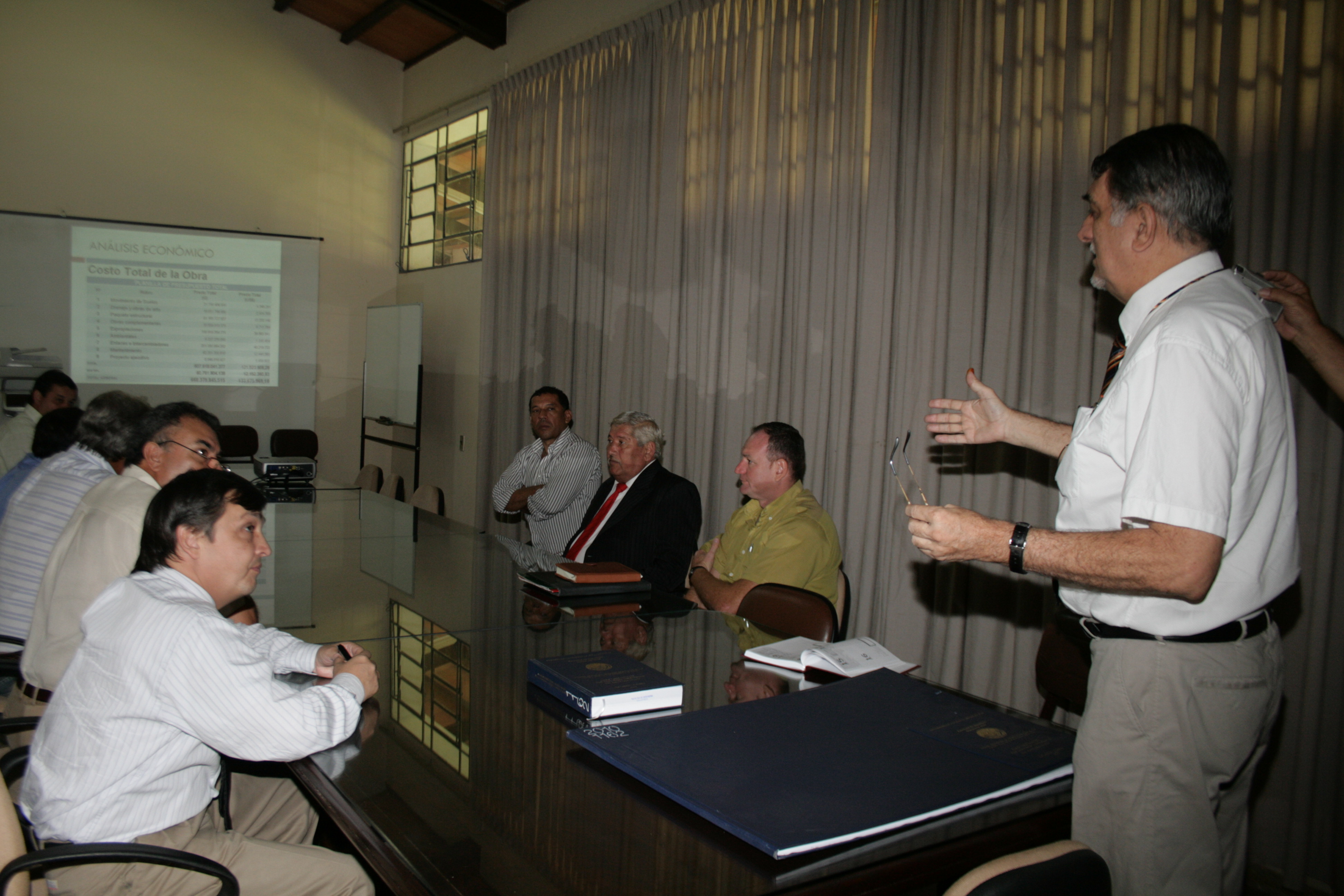 Reunion de autoridades de la Facultad con autoridades municipales