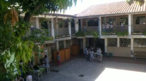 La institución goza de buen prestigio ya séa por el nivel educativo como por las comodidades que cuenta el colegio