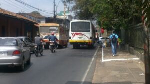 Es común ver a buses descompuestos en cualquier parte de su recorrido.