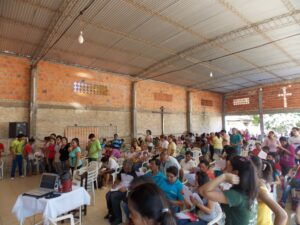 Mas de 200 feligreses se presentaron para la primera jornada de preparación de catequesis en el sector de la Parroquia Virgen de los Remedios.