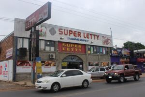 Este supermercado y el complejo Luna Dorada se quedó ayer a oscuras