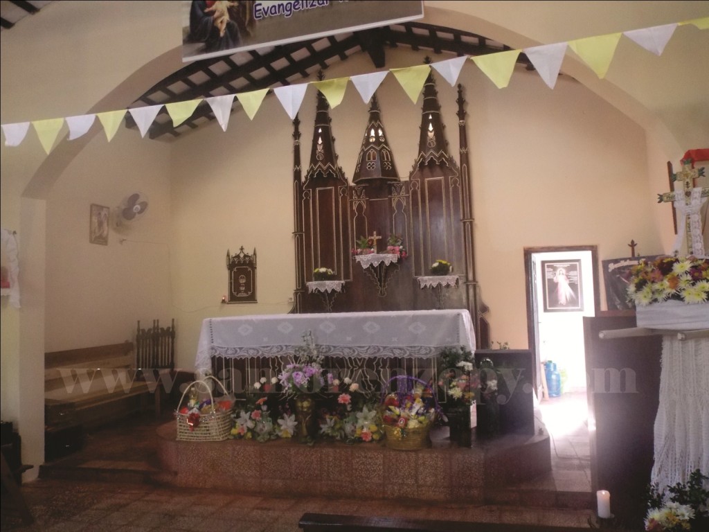 Altar de la capilla Santísima Cruz de Tayazuape. (Imagen de ayer 15:30 hs apróximadamente)