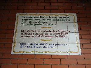 En el mural de la institución se puede ver un poco de su historia.